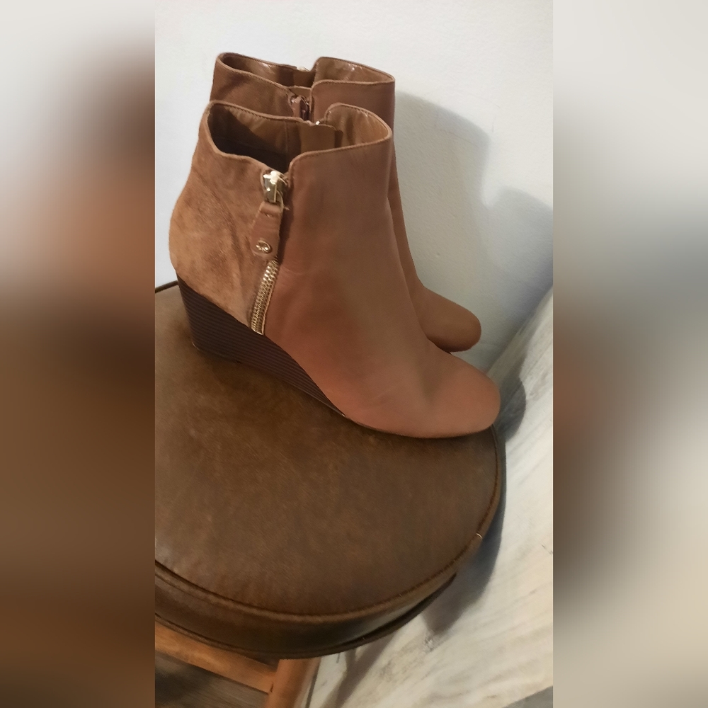 Isaac Mizrahi booties women size 9 used good condition